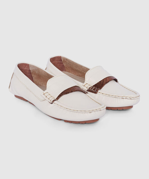 Mocasines Con Textura En Frente