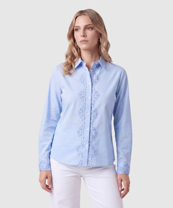 Camisa con Pechera Bordada Mujer image number null
