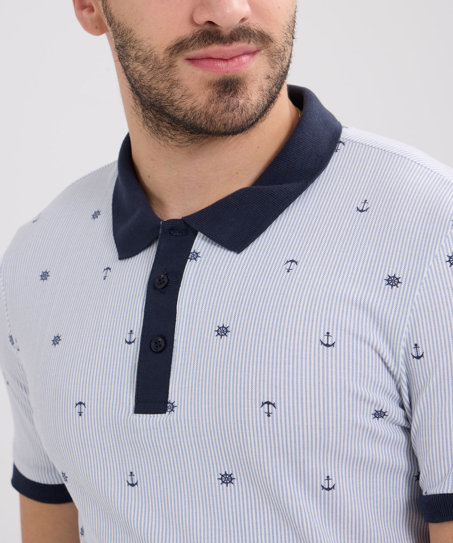 Polo Estampado Cuello Puños Y Pechera Tejida