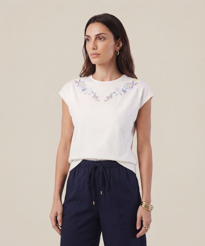 Camiseta con Bordado en Escote para Mujer