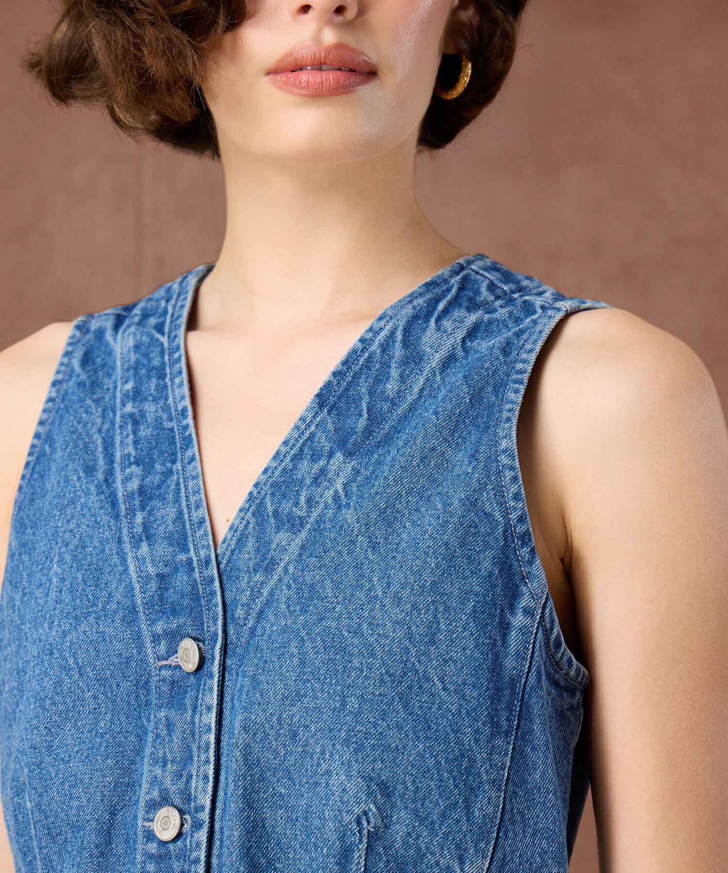 Chaleco Denim con Escote V y Bordado Para Mujer