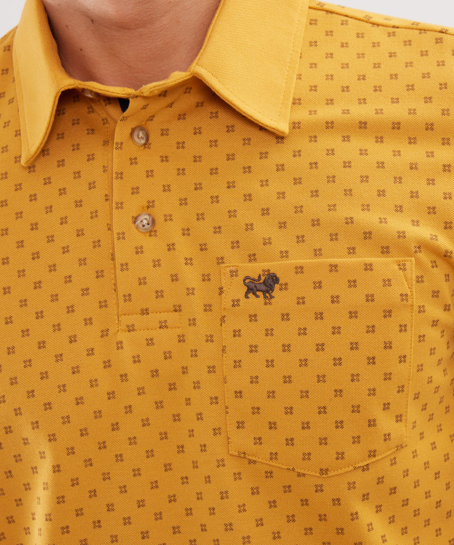 Polo Estampada, Cuello Duro Con Bolsillo, Silueta Regular Fit