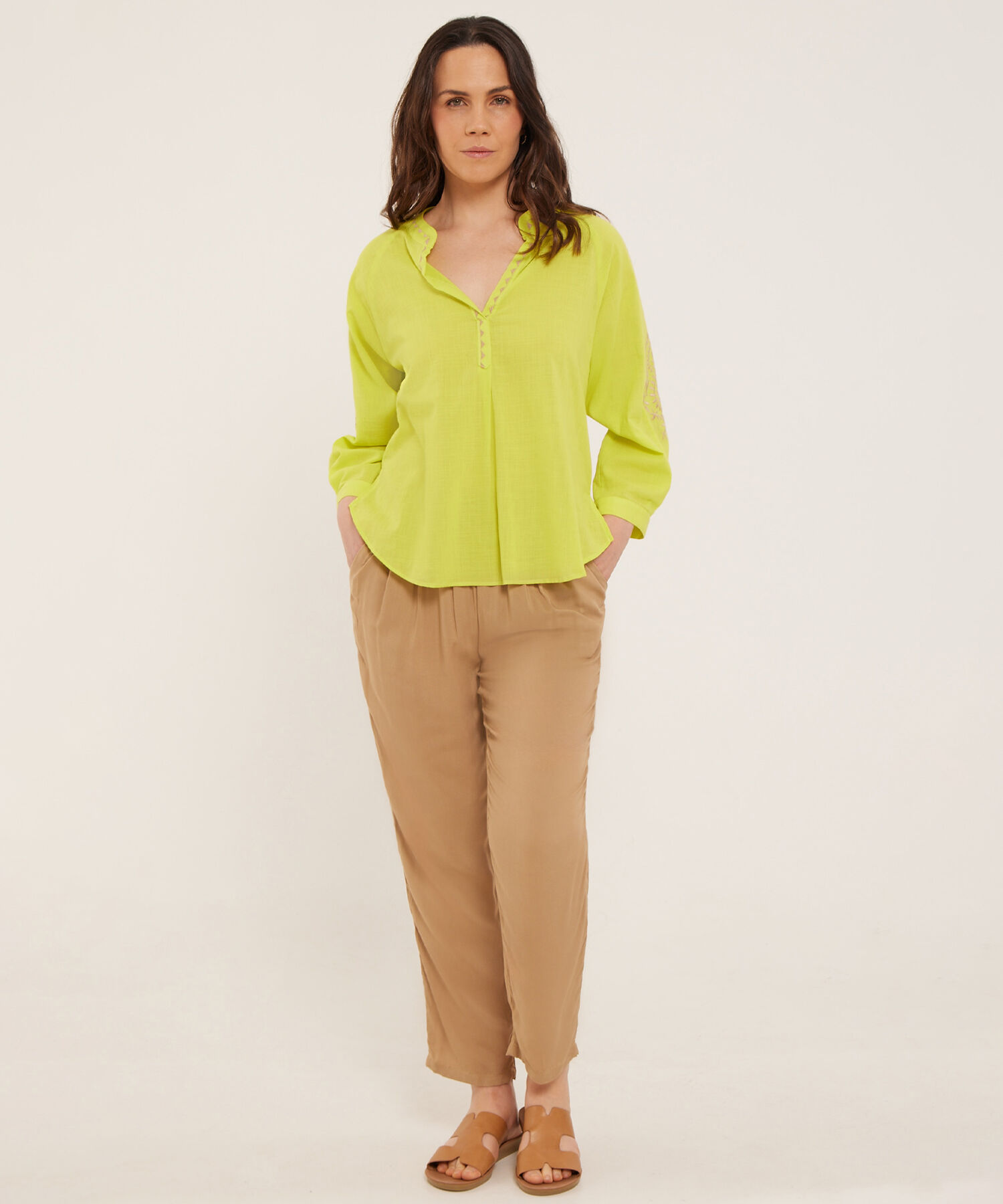 Blusa Manga 3/4 Unicolor Con Bordado