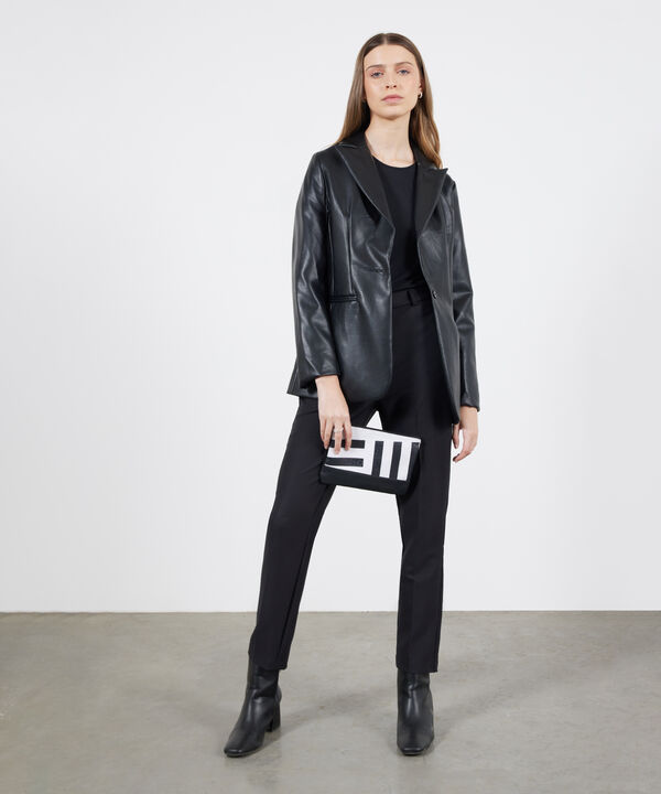 Blazer En Pu Manga Larga Con Boton En Frente image number null