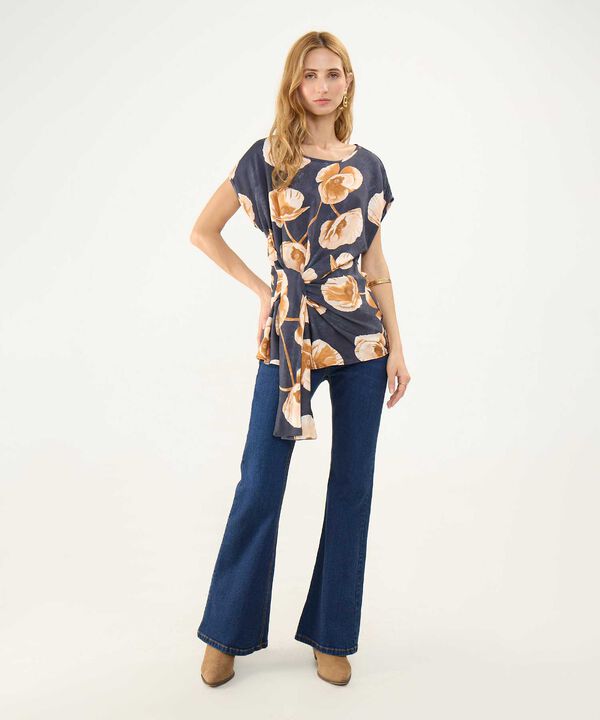 Blusa Estampada con Anudado image number null