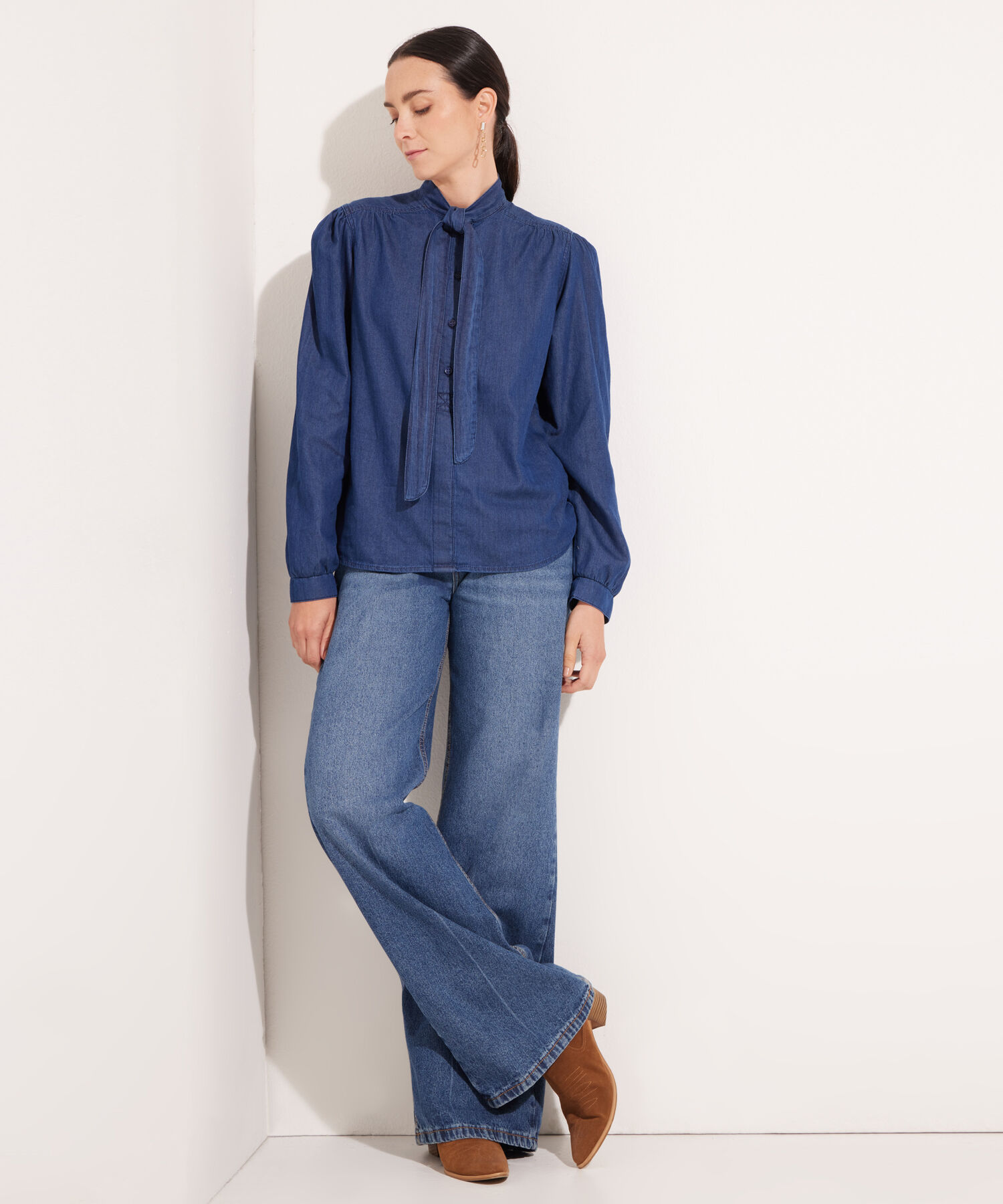 Blusa Cuello Con Moño Tono Azul Oscuro