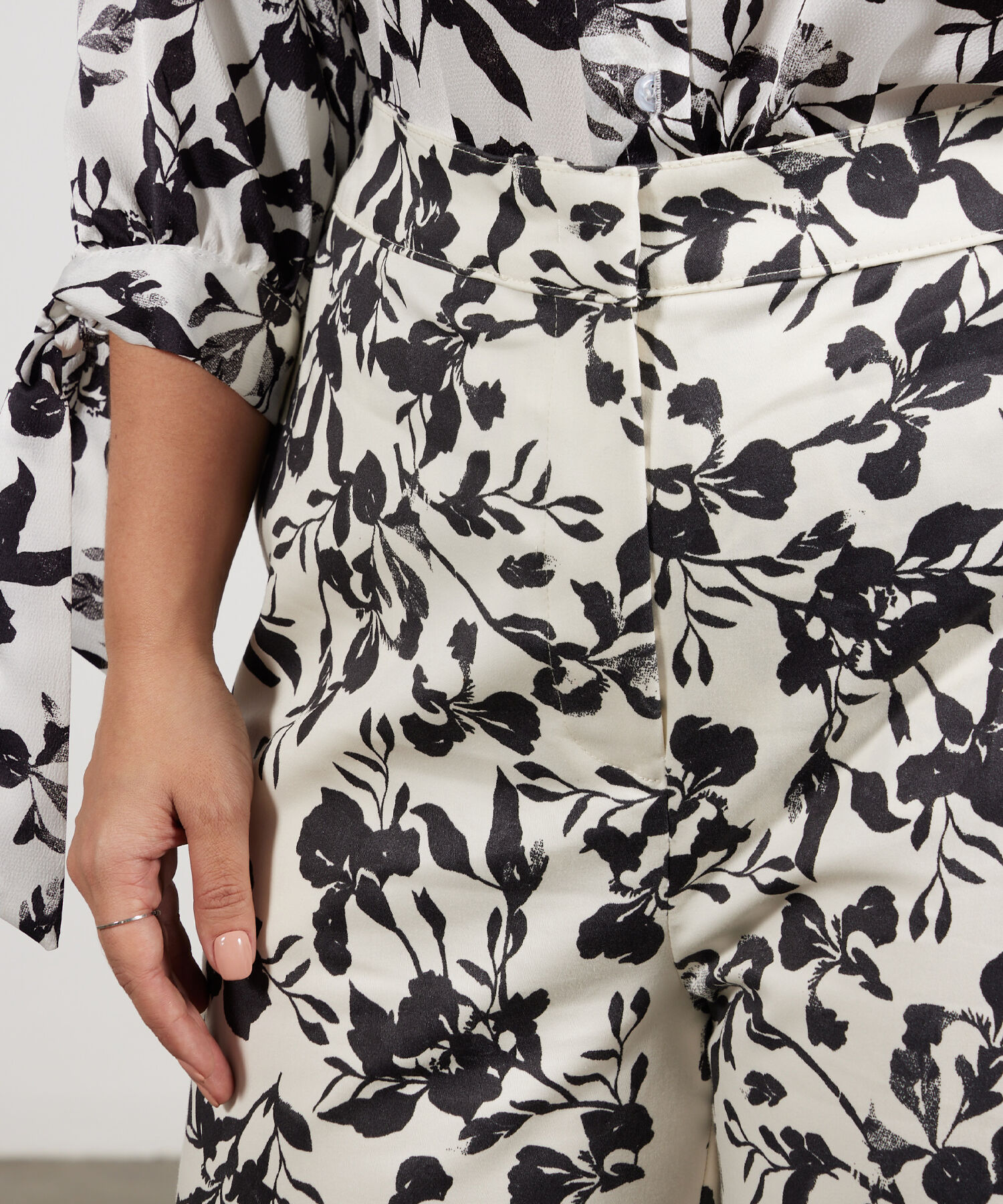 Pantalón Casual con Estampado Floral