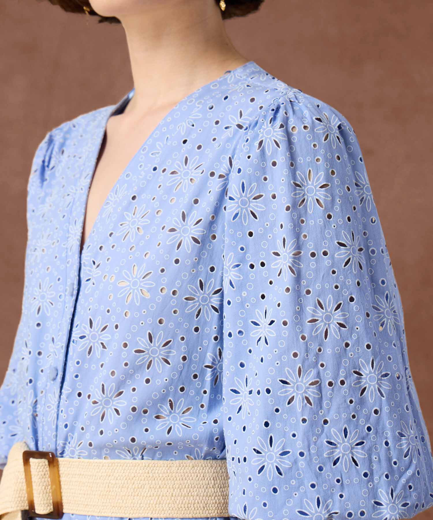 Vestido Camisero Perforado Con Cinturón Para Mujer