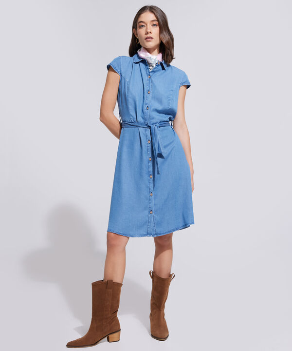 Vestido Camisero En Tencel Con Cinturón Tono Medio image number null