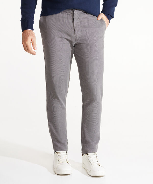 Pantalon Chino Textura Con Bolsillos De Tapa Traseros