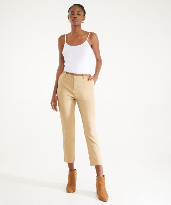 Pantalón Chino Unicolor Con Cinturón image number null