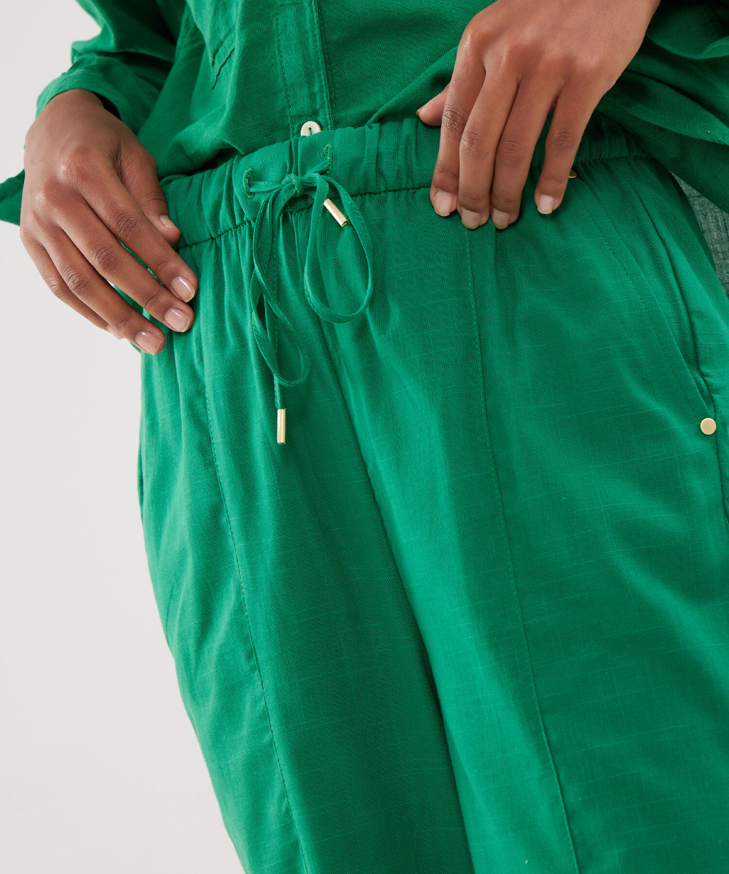 Pantalon Unicolor Bota Recta En Lino