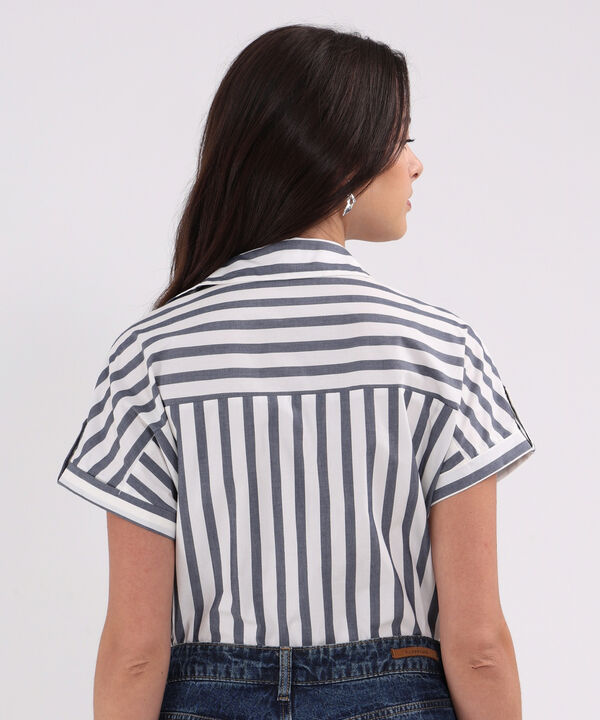 Camisa Con Charretra Preteñida