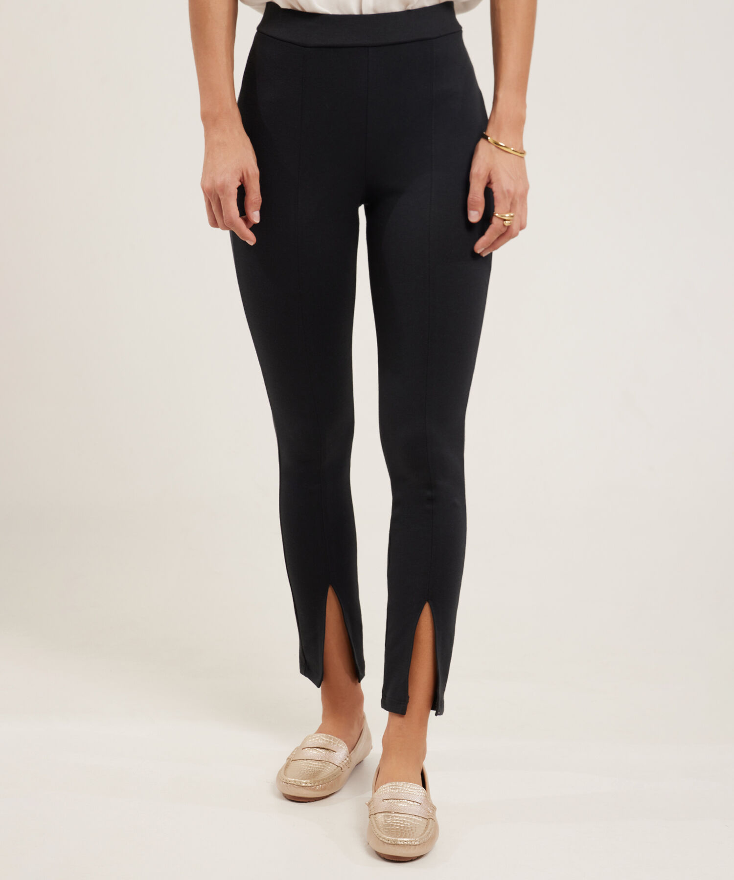Leggins Unicolor, Tiro Alto Con Corte Central Y Abertura En Bota, Trópico Floral