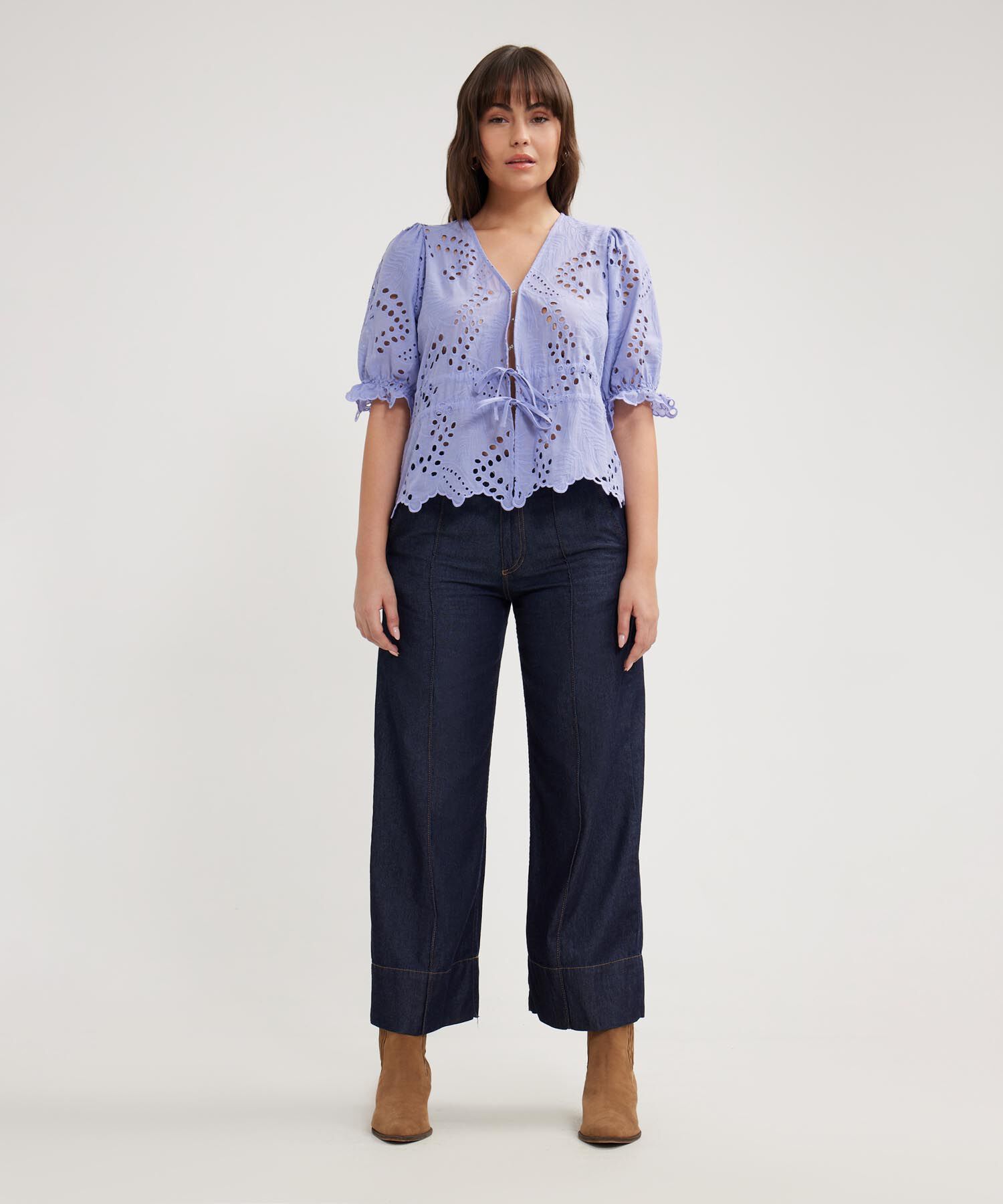 Blusa Unicolor En Ojalillo
