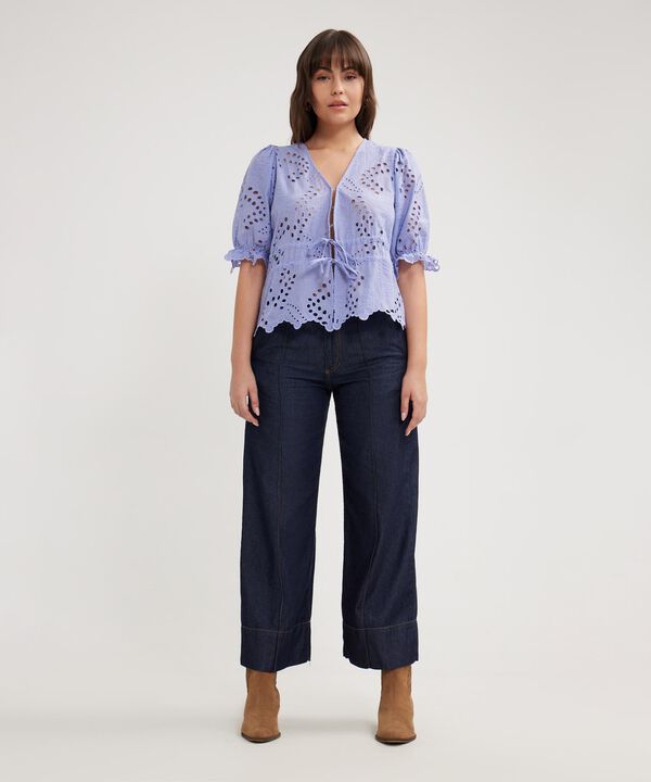 Blusa Unicolor En Ojalillo image number null