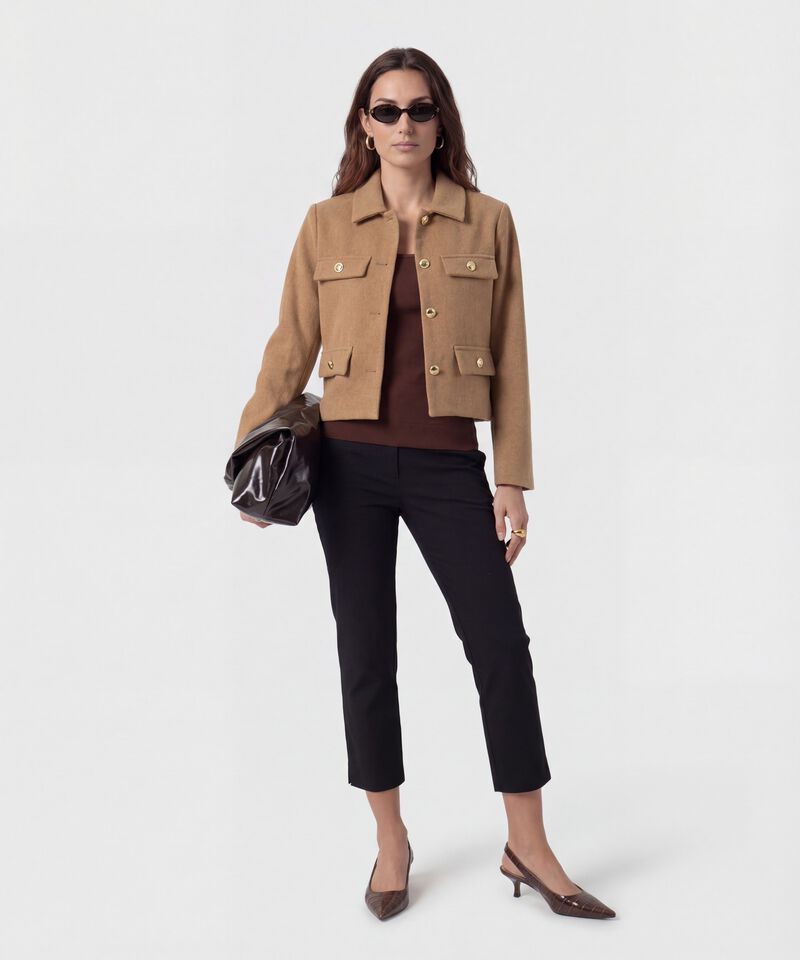 Chaqueta Corta Con Botones Dorados Para Mujer