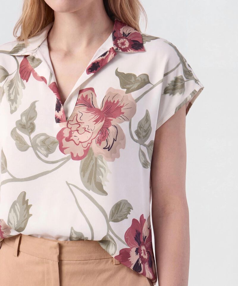 Blusa Cuello Camisero Con Manga Corta