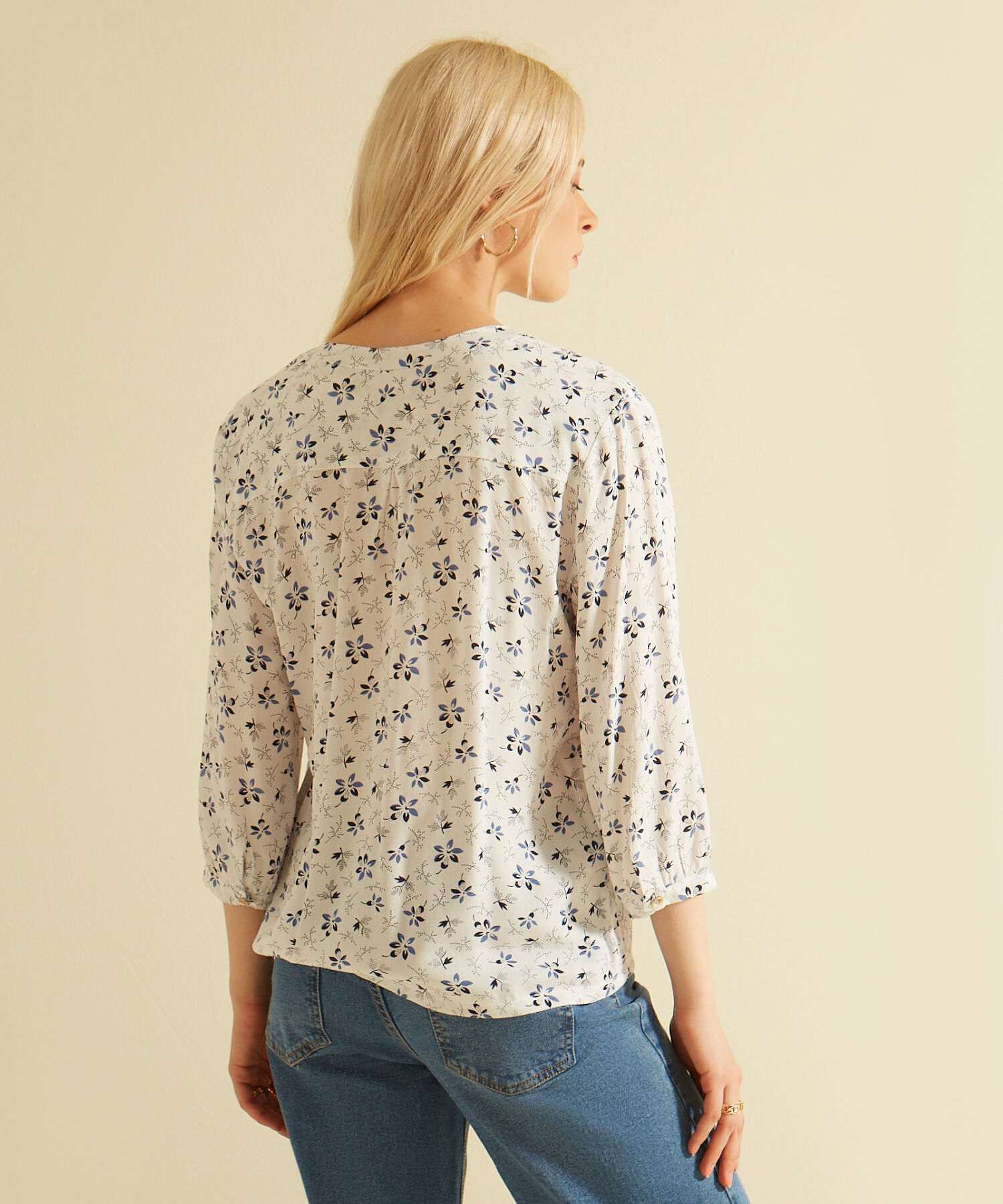 Blusa Manga 3/4 Con Botones En Frente Estampada Monoproducto