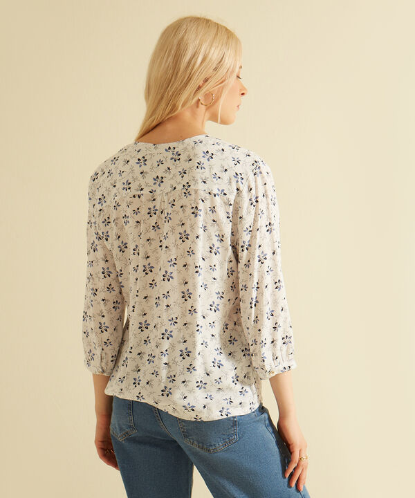 Blusa Manga 3/4 Con Botones En Frente Estampada Monoproducto