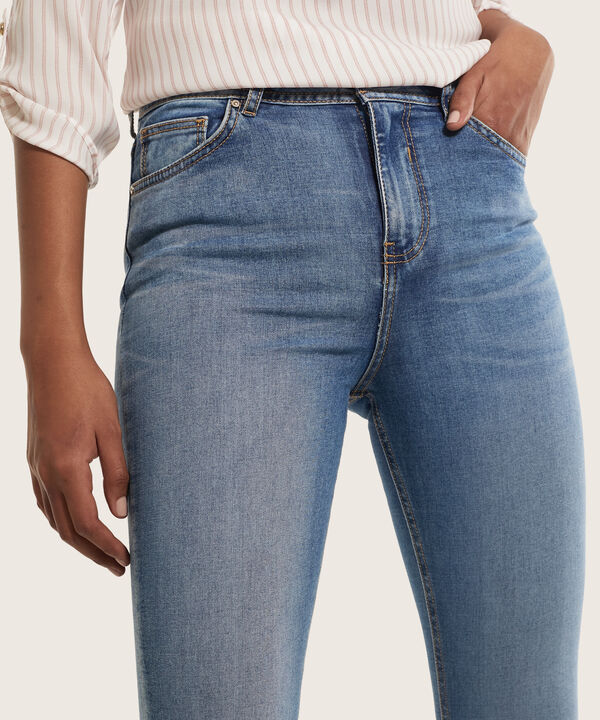 Jean Skinny Tiro Alto Tono Medio Claro