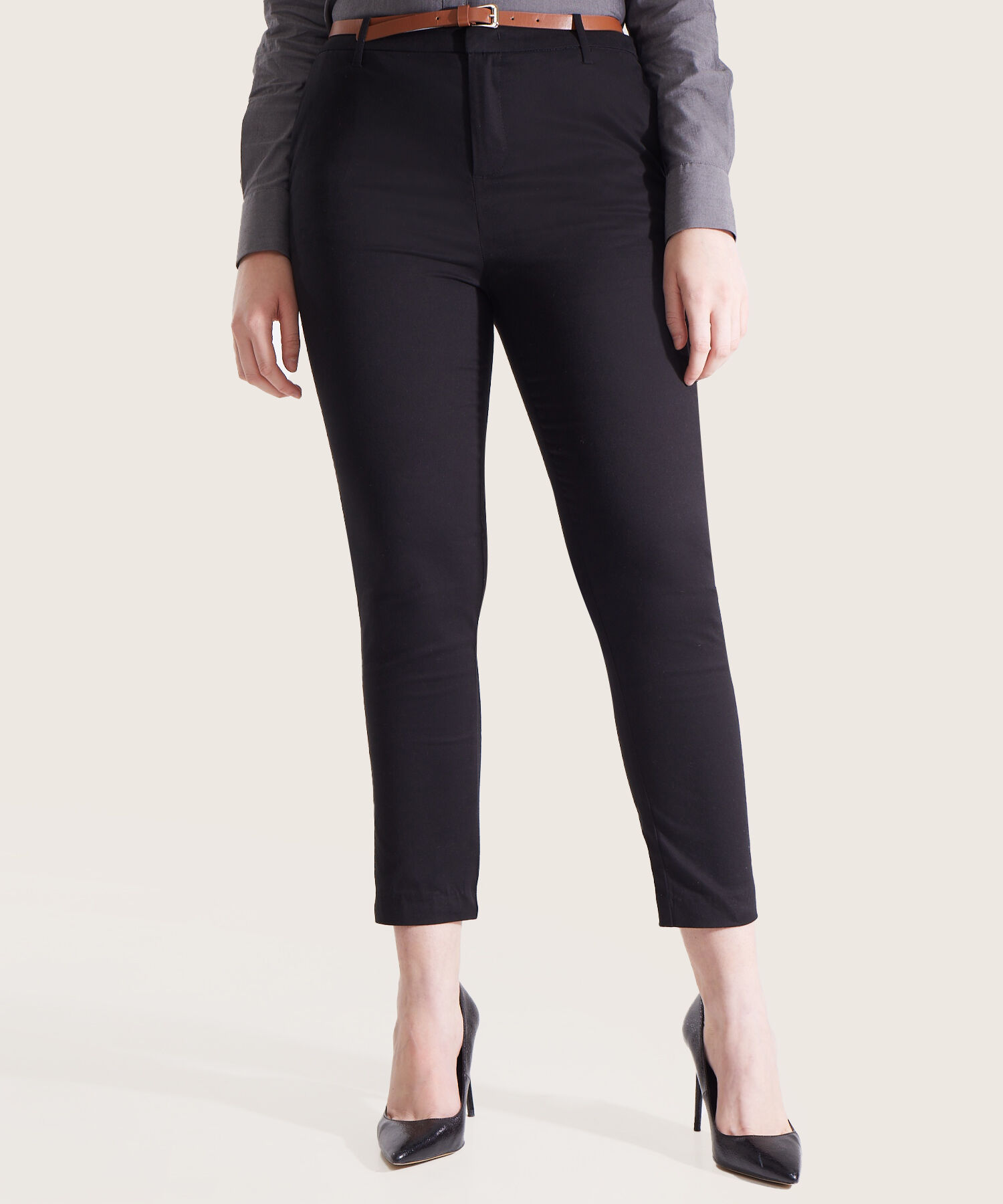 Pantalon Chino Unicolor Con Cinturon