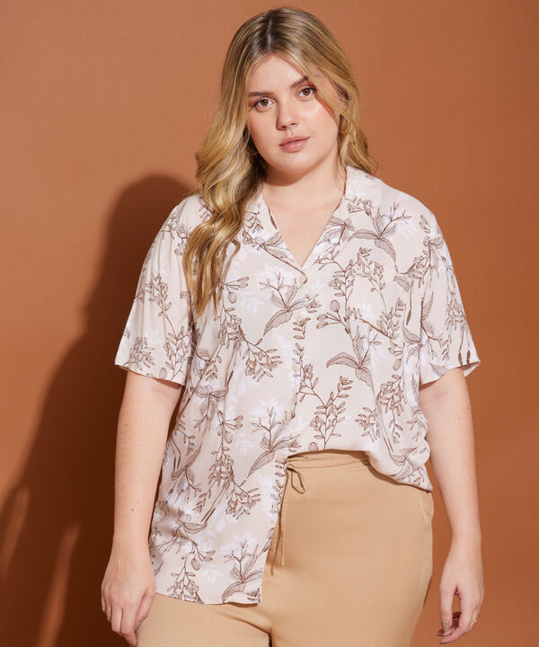 Camisa Estampada Manga Corta, Cuello Camisero Con Botonadura En Centro Frente Y Bolsillo image number null