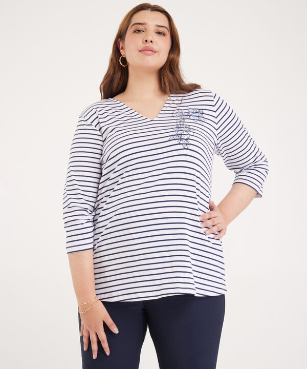 Camiseta Cuello V  Preteñida Con Bordado Manga 3/4