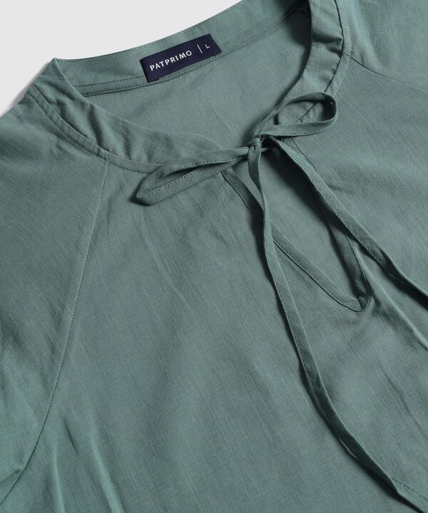 Blusa Unicolor Con Nudo En Cuello  image number null