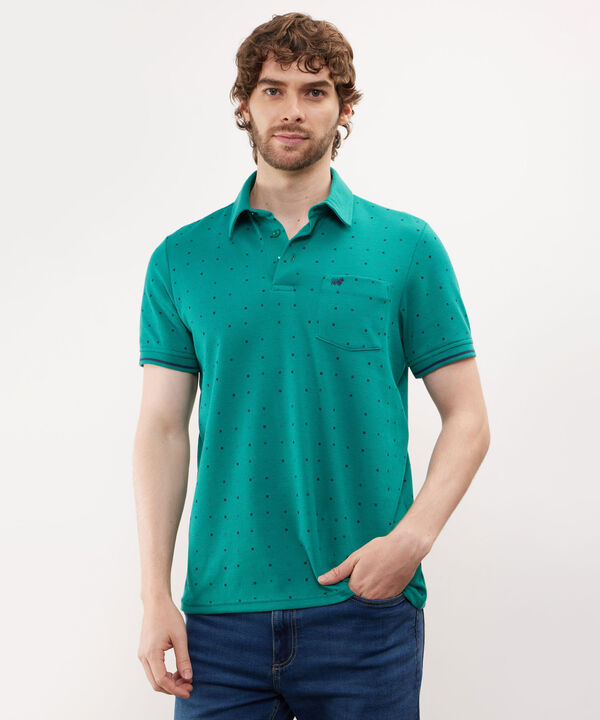 Polo Estampada, Cuello Maquina Con Bolsillo, Silueta Regular Fit