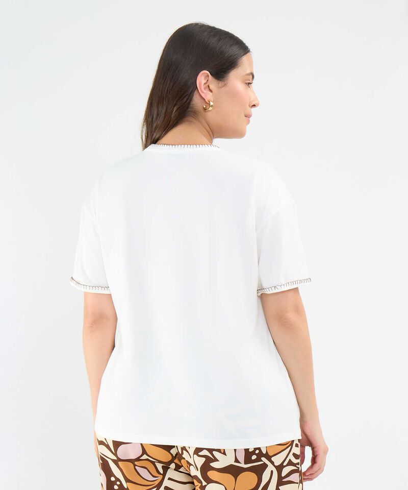 Camiseta con Bordado