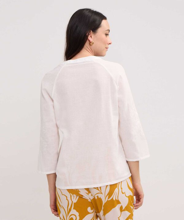 Blusa Manga 3/4 A Con Bordado En Mangas