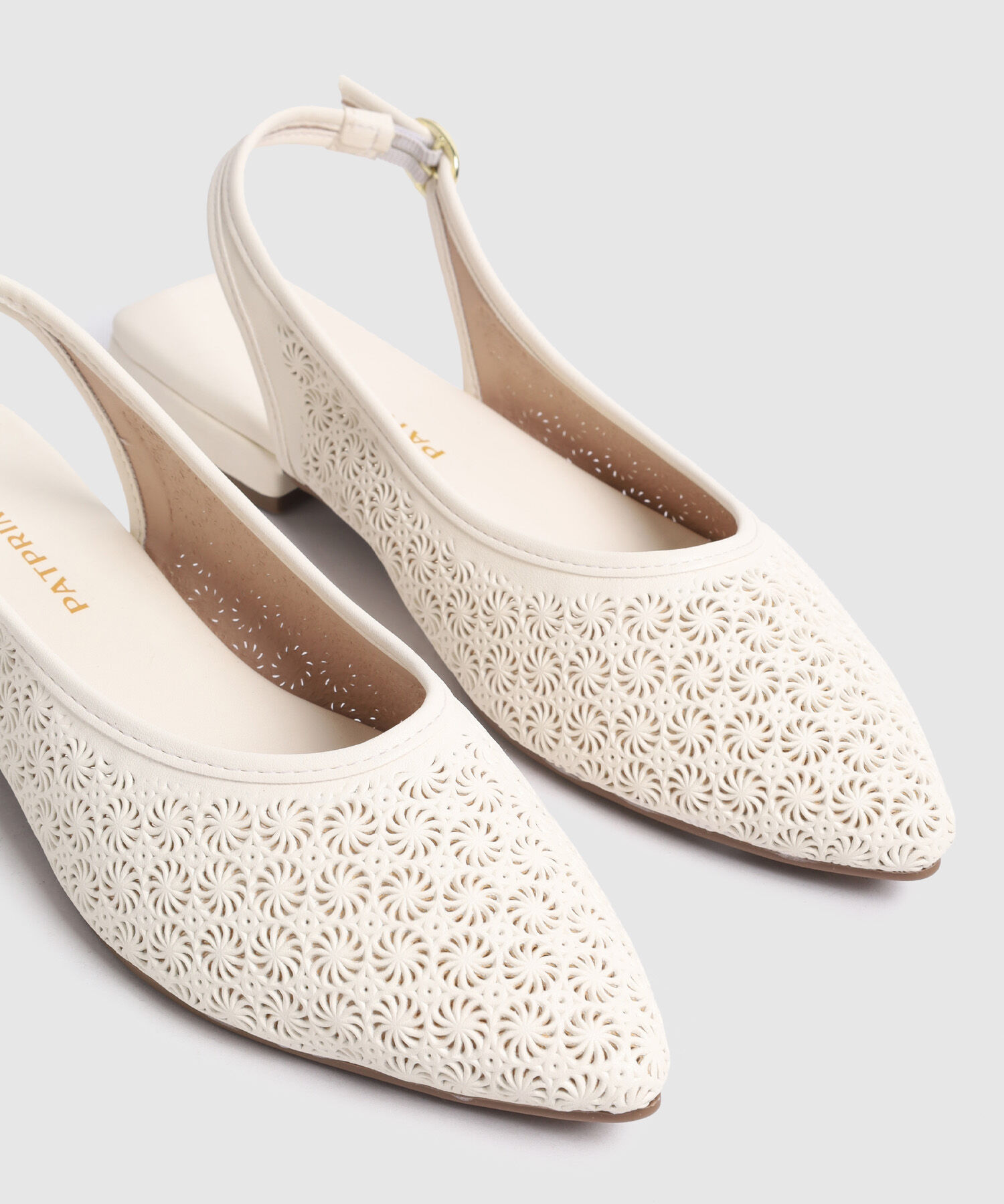 Zapatos Planos Destalonados Con Calado Floral Para Mujer