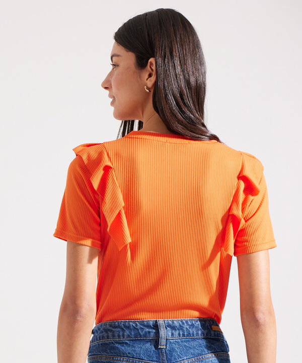 Camiseta Texturizada con Arandelas