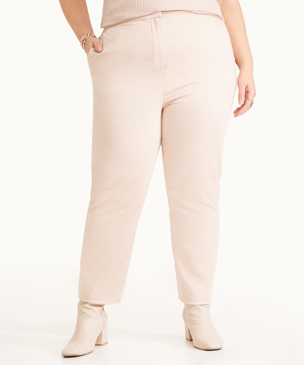 Pantalón Clásico Unicolor Con Bolsillos Diagonales Y Elástico En Pretina Costados