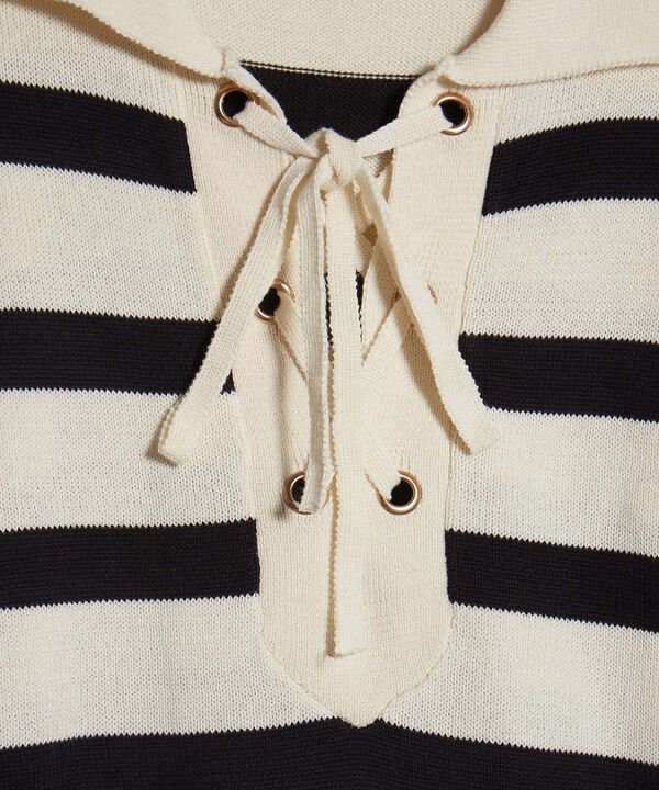 Saco Cuello V con Rayas image number null