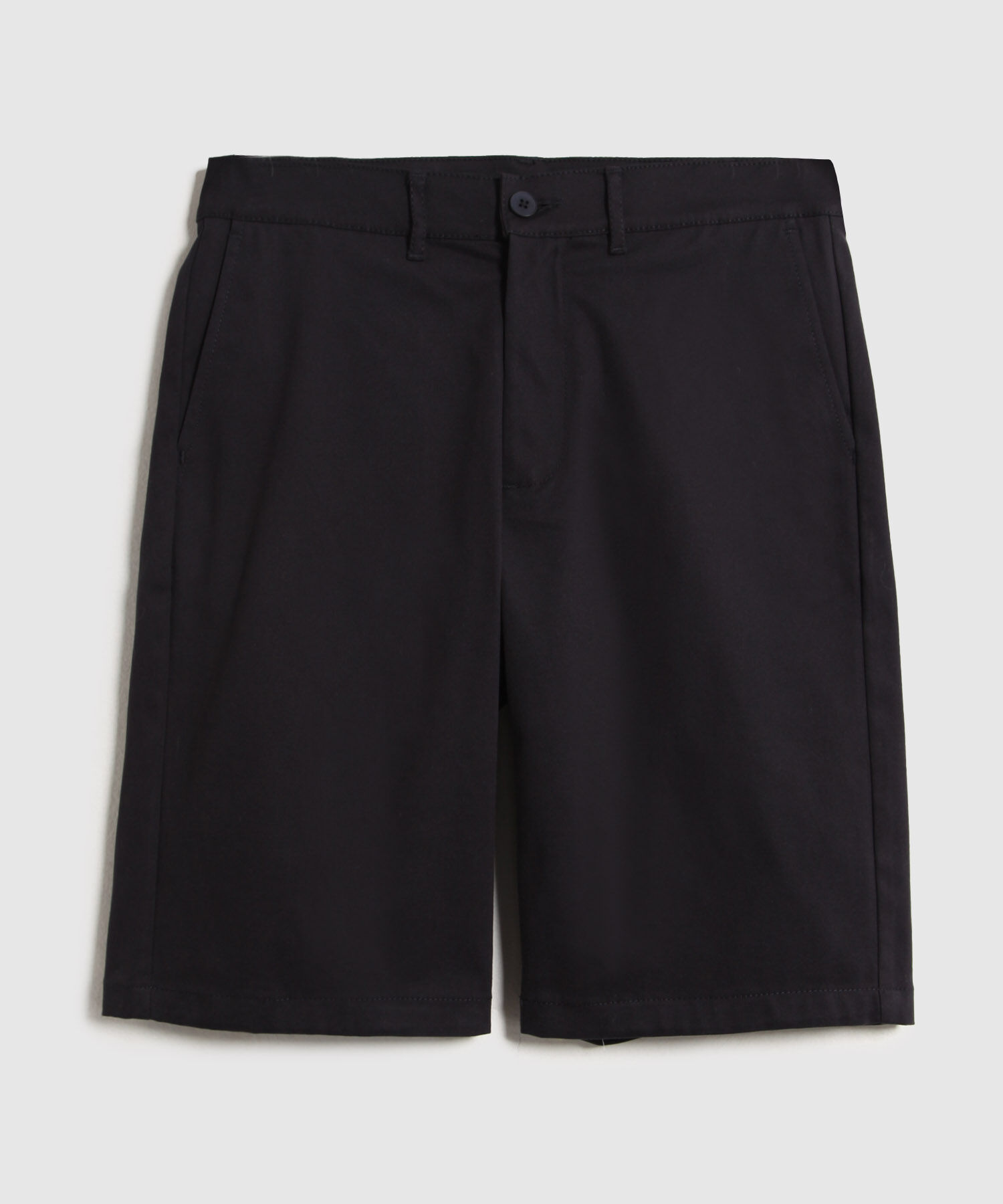 Bermuda Unicolor Con Bolsillos Diagonales 