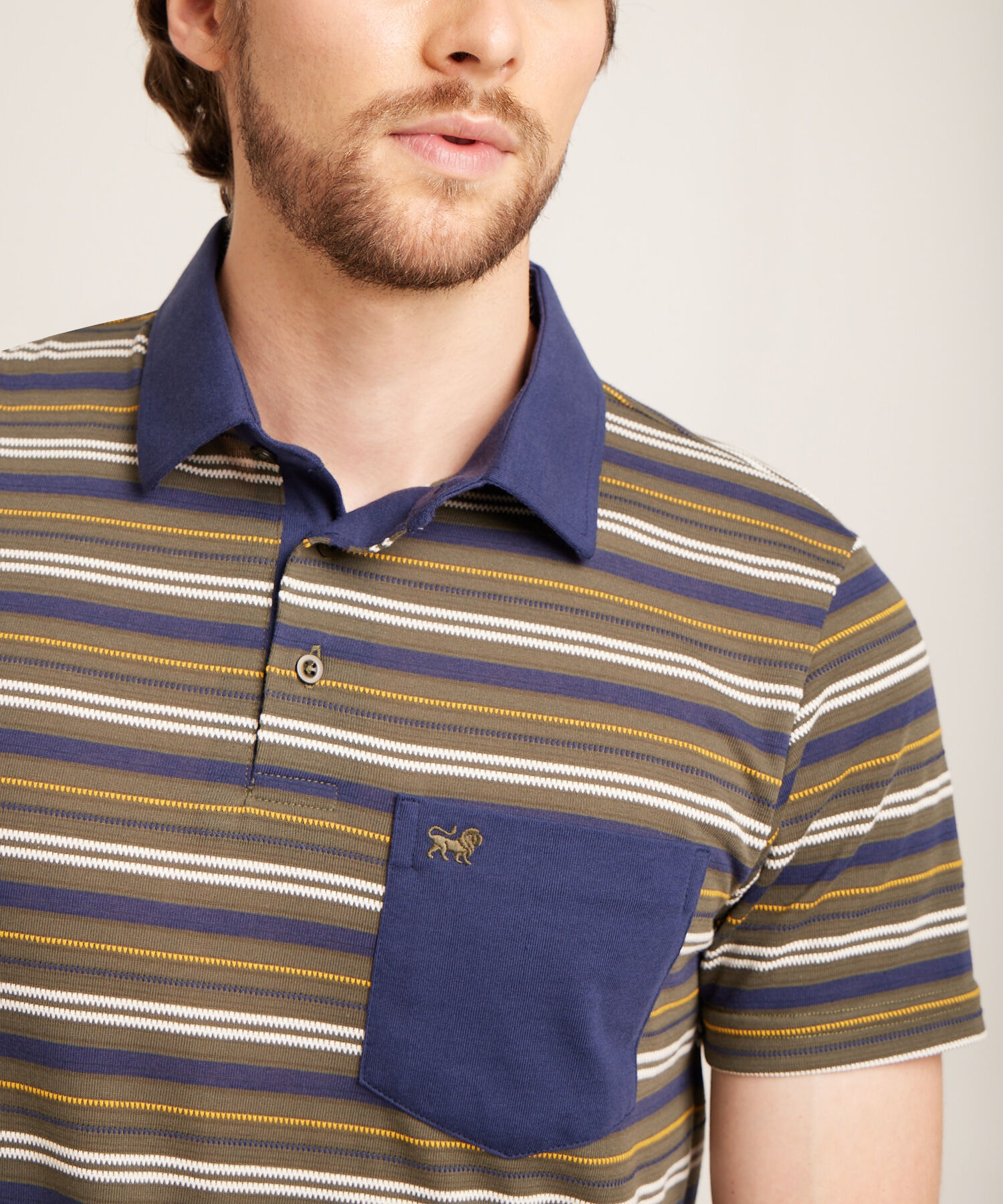 Polo Preteñida, Cuello Duro Con Bolsillo Y Pechera Unicolor, Silueta Regular Fit, Sunset Dust Línea Moda