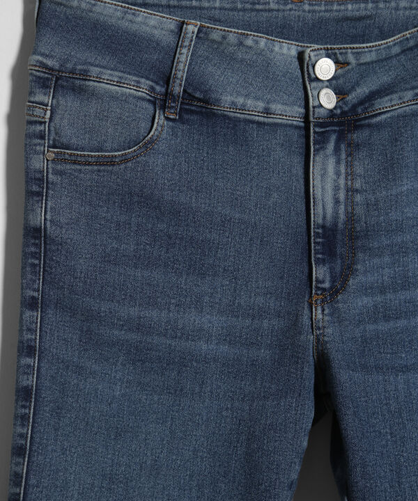 Jean Skinny Tono Azul Medio Claro 2 Botones image number null