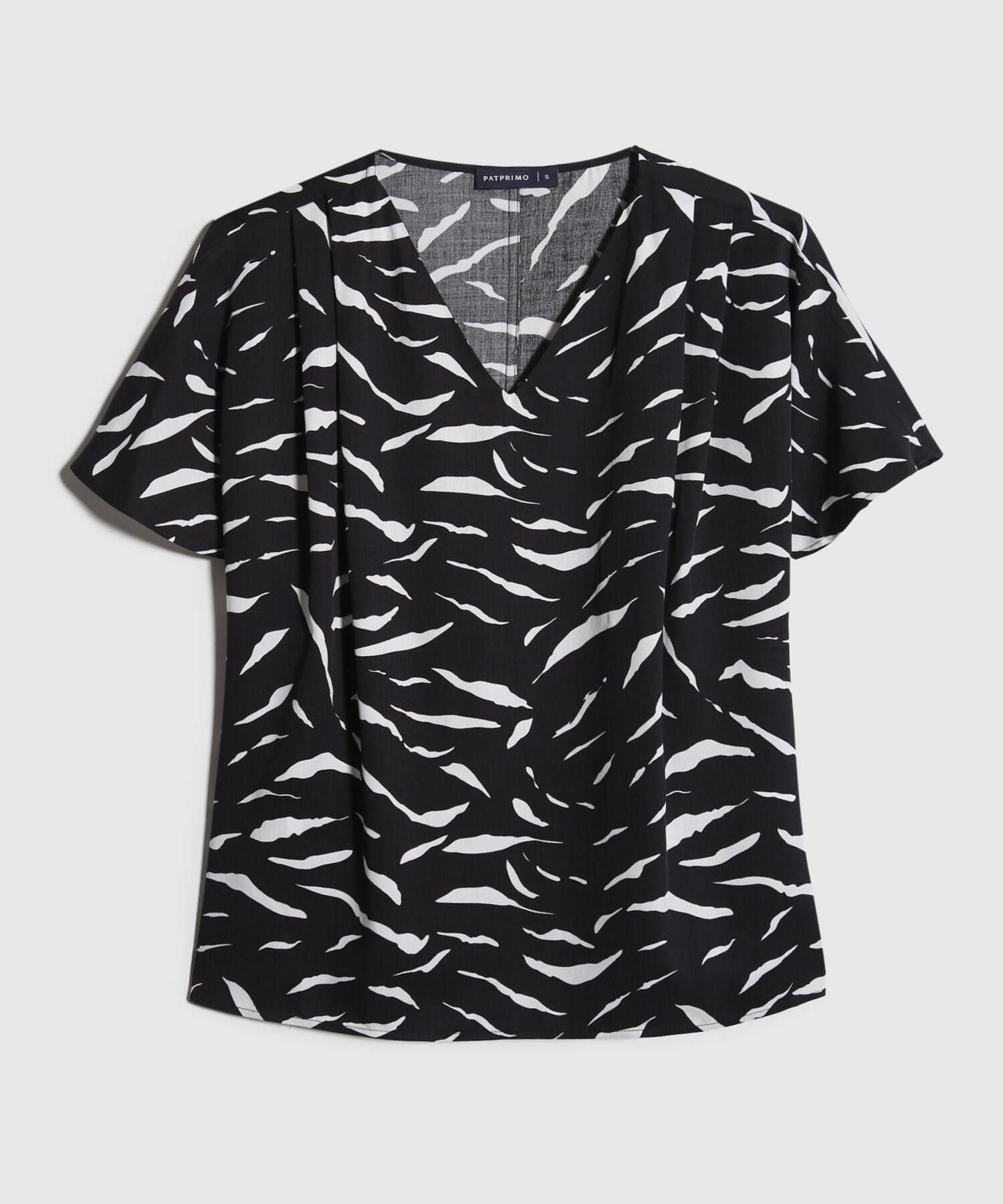 Blusa con pliegues en el hombro clearance