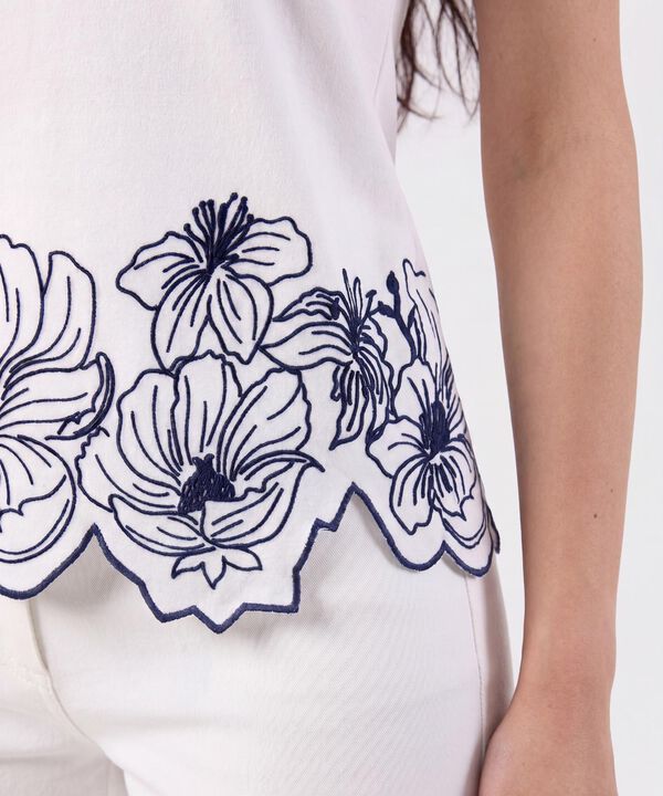 Camiseta con Detalle en Borde Para Mujer