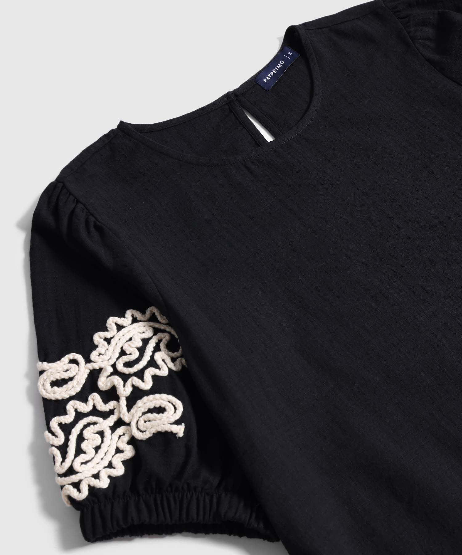 Blusa De Cuello Redondo Con Bordado Para Mujer