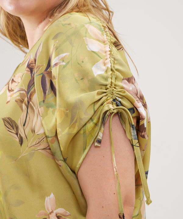 Blusa Cuello V Manga Corta Con Recogido En Hilo Caucho image number null