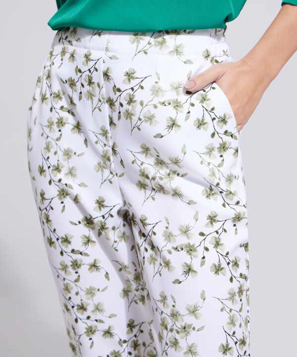 Pantalón Unicolor Con Elástico En Posterior