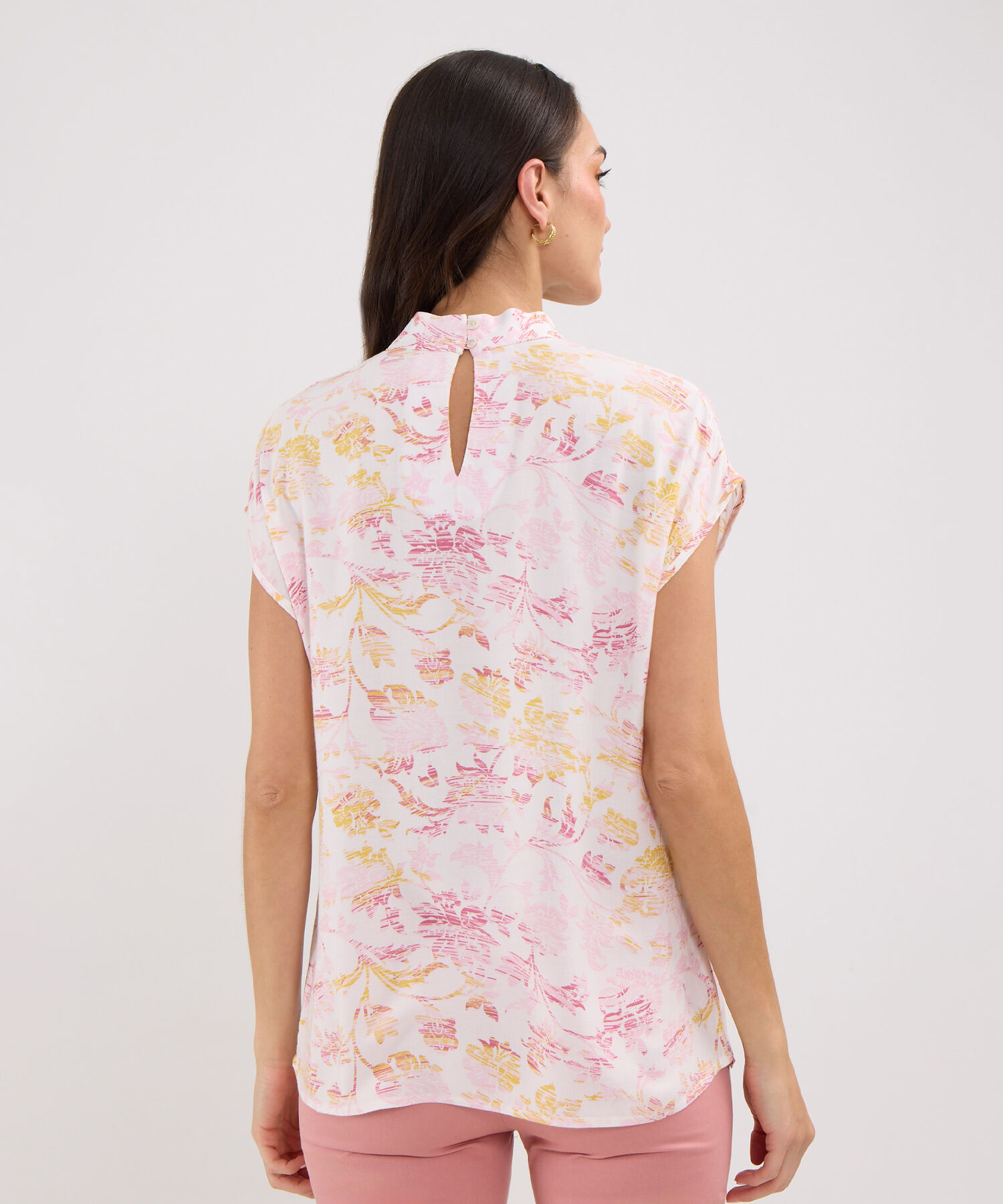 Blusa Estampada, Manga Corta, Cuello Alto, Silueta Fluida