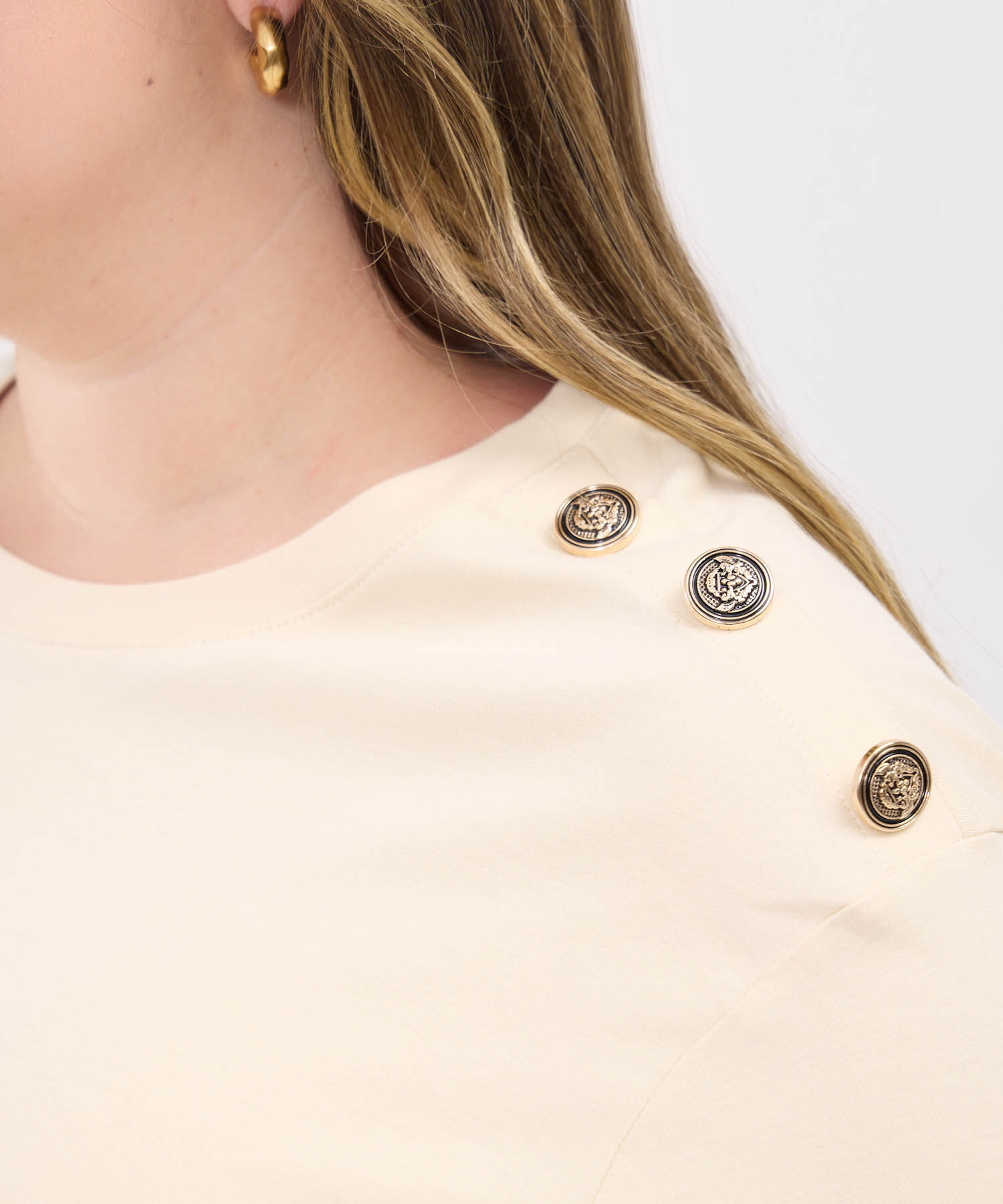 Camiseta con Botones Náuticos