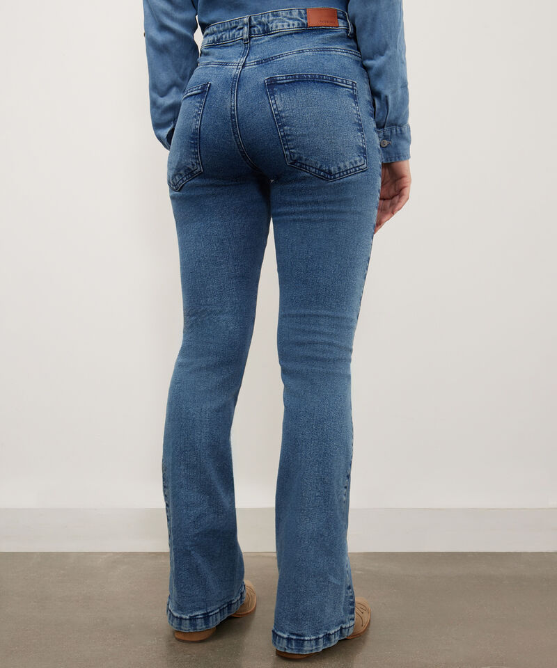 Jean Bootcut Tono Azul Medio Oscuro