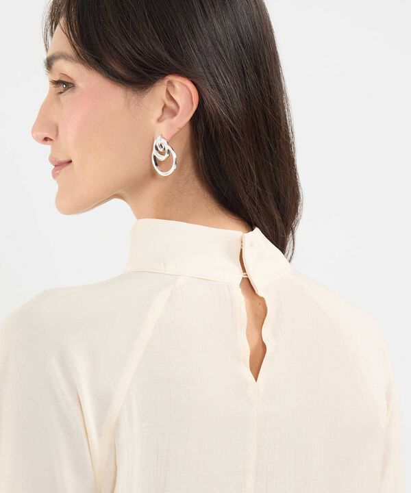 Blusa Plisada Cuello Alto