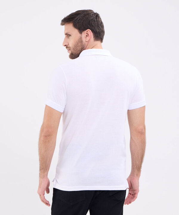Polo Unicolor Con Textura, Cuello Y Puños Tejidos, Silueta Slim Fit, Lineas