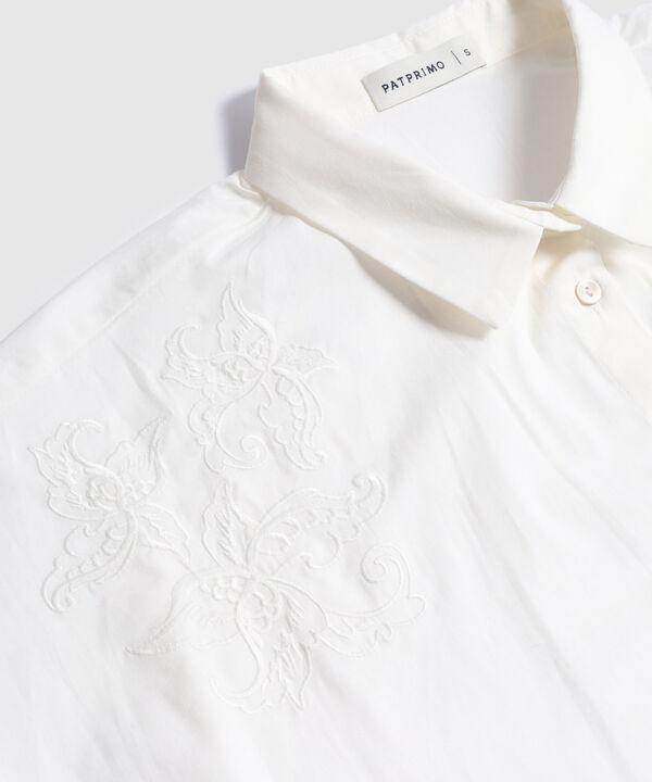 Camisa Unicolor Bordada En Hombros image number null